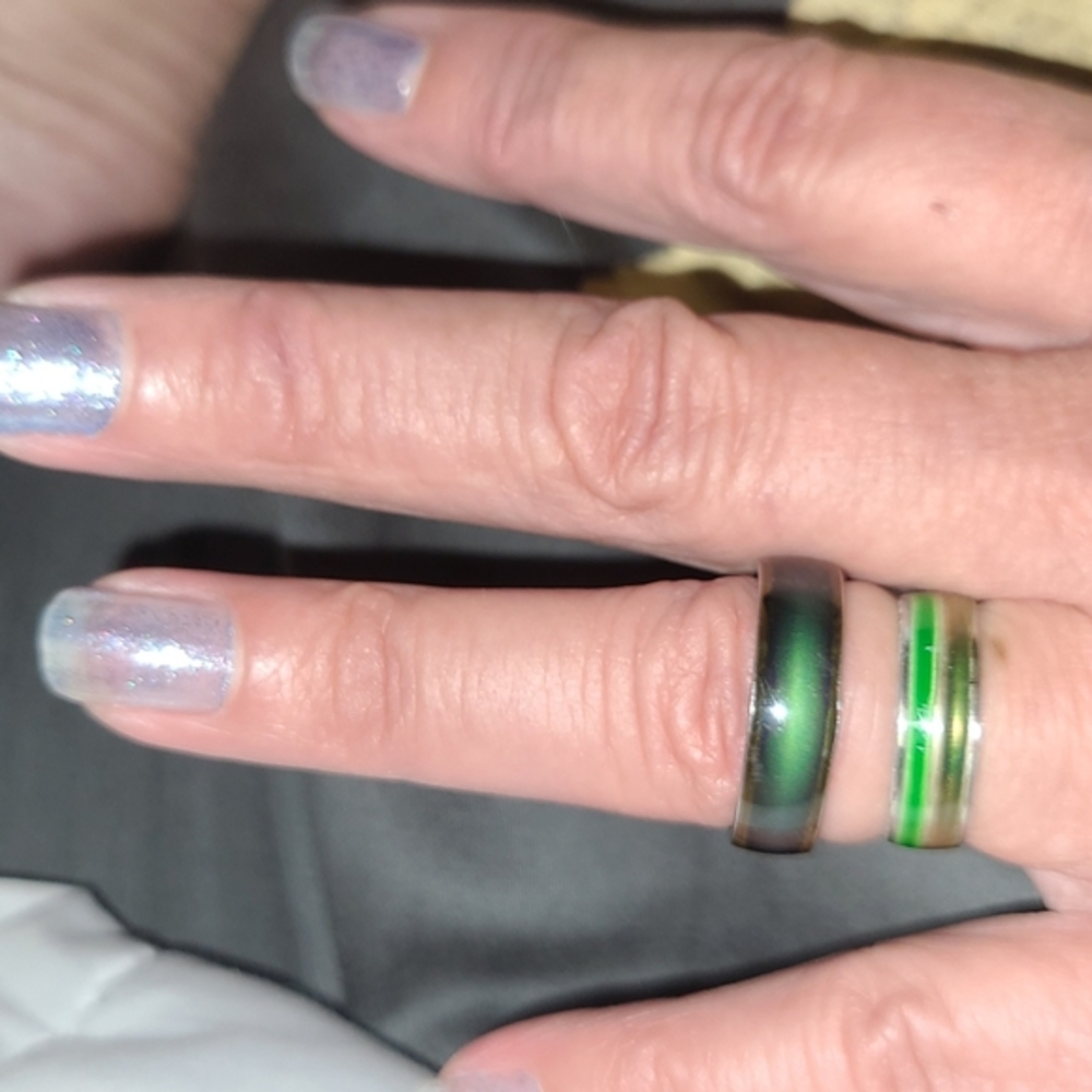 MOOD RINGS 2 Vintage 1980s Mood Rings Color Changes w Mood & Body Temperature
